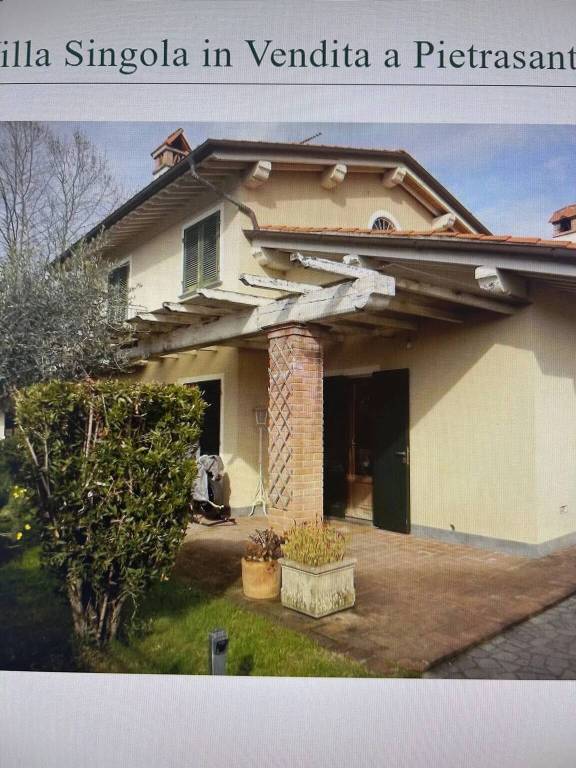 casa indipendente in vendita a Pietrasanta in zona Fiumetto