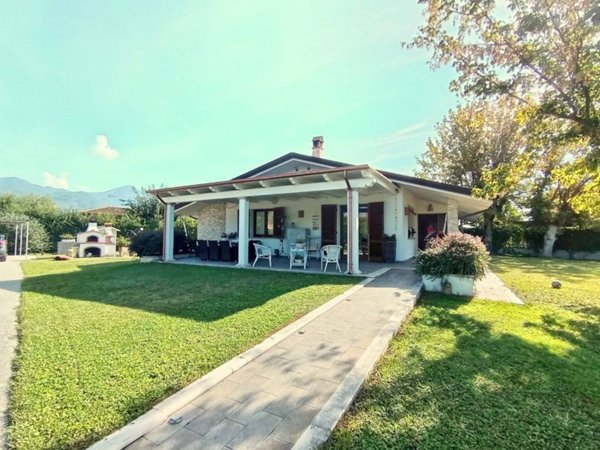 casa indipendente in vendita a Pietrasanta