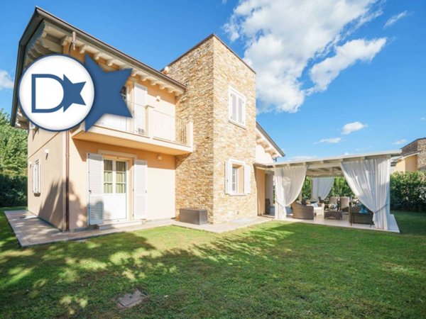 casa indipendente in vendita a Pietrasanta