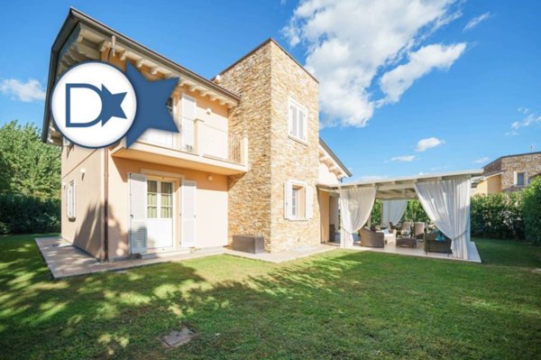 casa indipendente in vendita a Pietrasanta in zona Marina di Pietrasanta