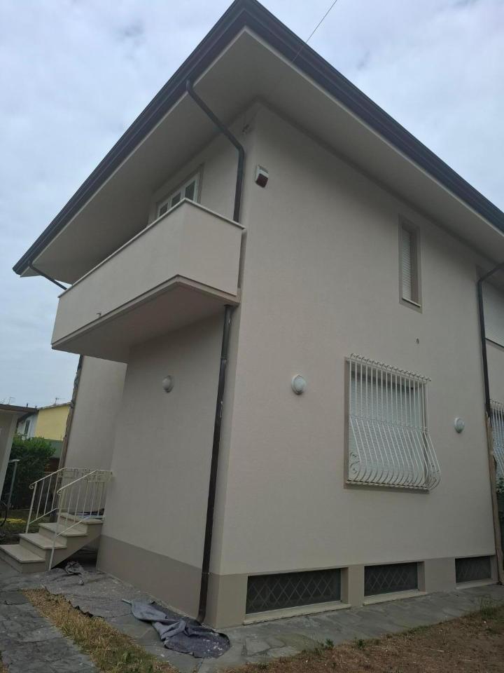 appartamento in vendita a Pietrasanta in zona Marina di Pietrasanta