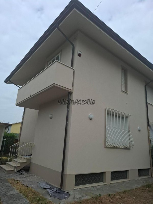 appartamento in vendita a Pietrasanta in zona Marina di Pietrasanta