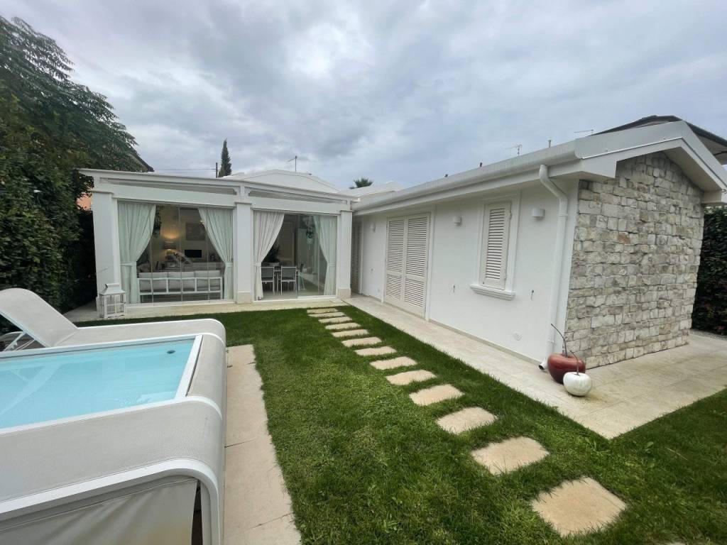 casa indipendente in vendita a Pietrasanta