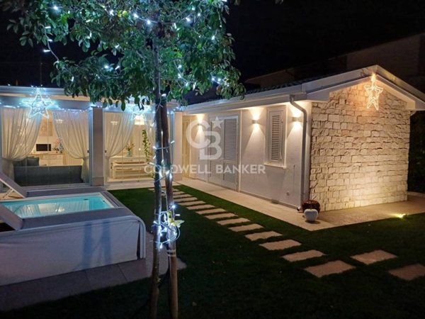 casa indipendente in vendita a Pietrasanta in zona Fiumetto