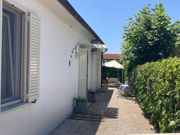 casa indipendente in vendita a Pietrasanta in zona Marina di Pietrasanta