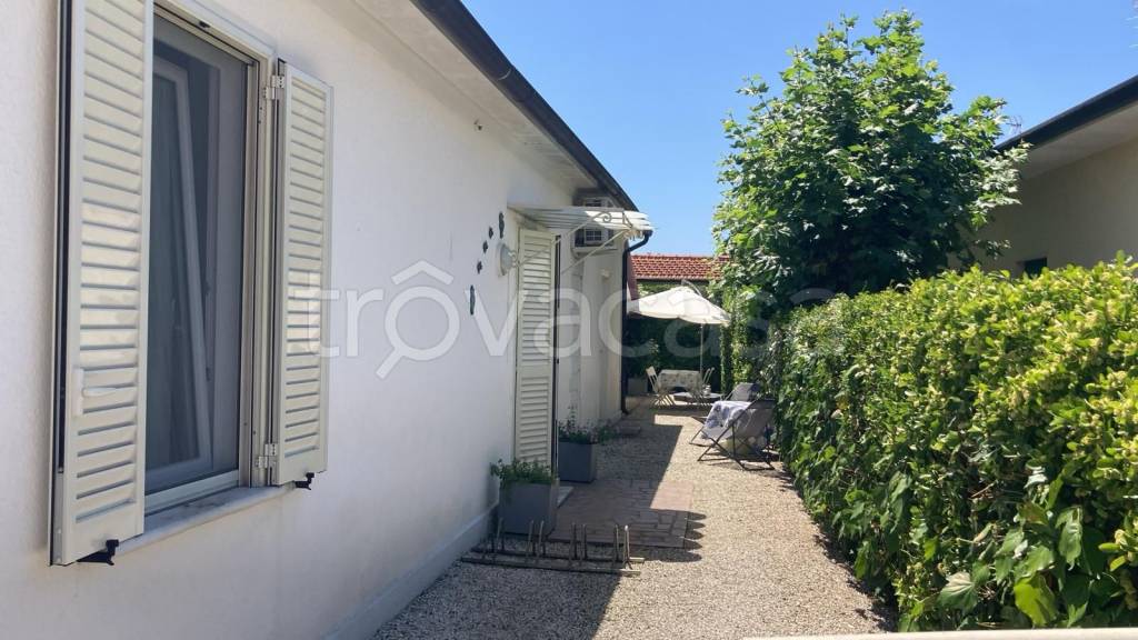 casa indipendente in vendita a Pietrasanta in zona Marina di Pietrasanta