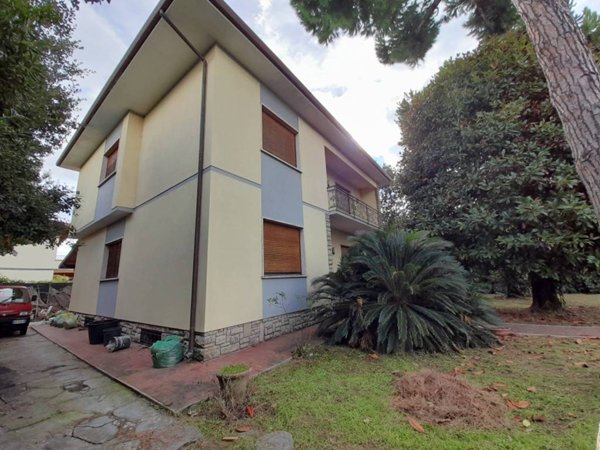 casa indipendente in vendita a Pietrasanta in zona Marina di Pietrasanta