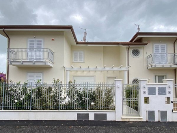 casa indipendente in vendita a Pietrasanta