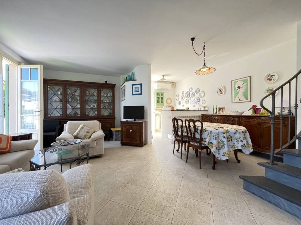 casa indipendente in vendita a Pietrasanta in zona Vignone