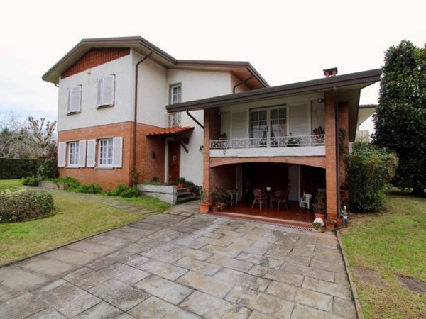 casa indipendente in vendita a Pietrasanta in zona Marina di Pietrasanta