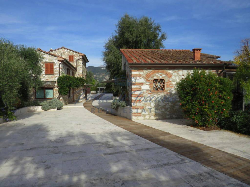 casa indipendente in vendita a Pietrasanta