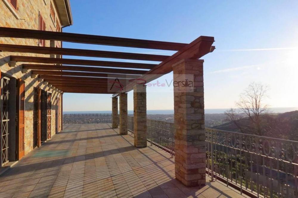 casa indipendente in vendita a Pietrasanta in zona Strettoia