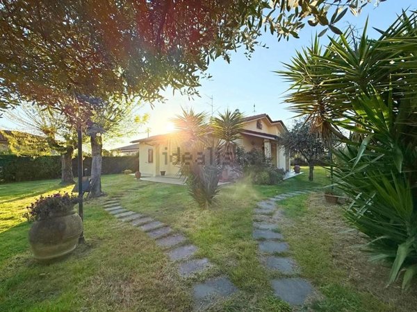 casa indipendente in vendita a Pietrasanta in zona Marina di Pietrasanta
