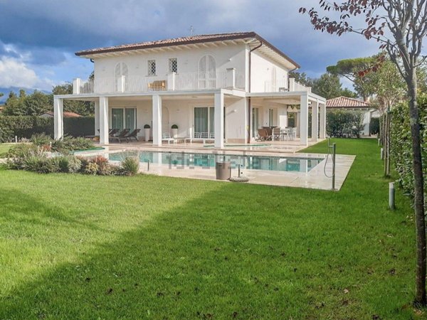 casa indipendente in vendita a Pietrasanta in zona Fiumetto