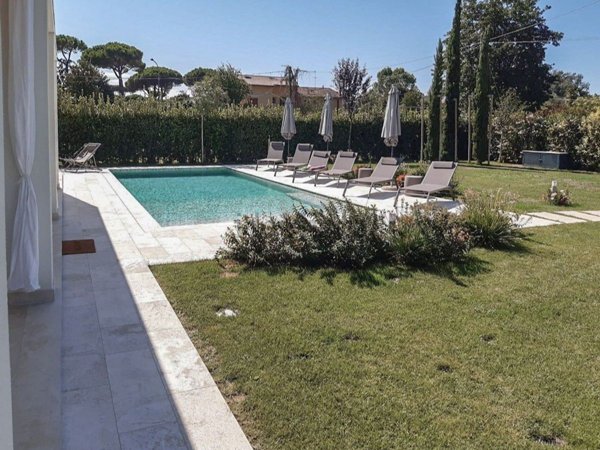 casa indipendente in vendita a Pietrasanta in zona Marina di Pietrasanta