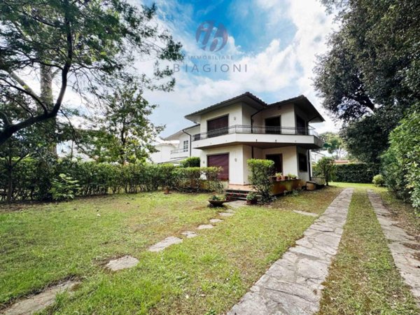 casa indipendente in vendita a Pietrasanta in zona Marina di Pietrasanta