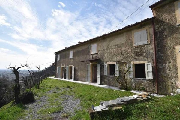 casale in vendita a Pietrasanta in zona Strettoia