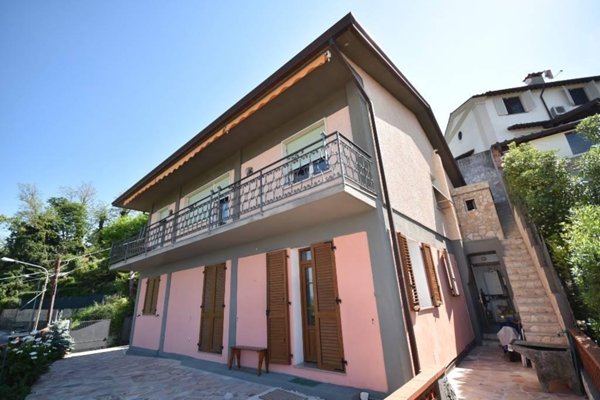 casa indipendente in vendita a Pietrasanta in zona Capriglia