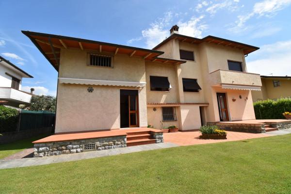 casa indipendente in vendita a Pietrasanta in zona Tonfano