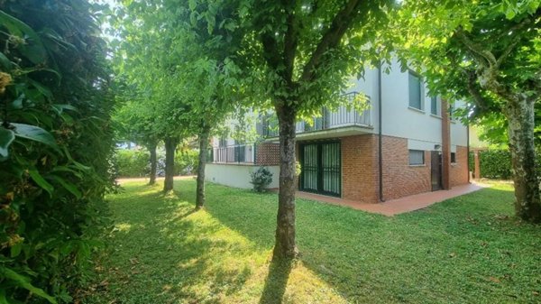 casa indipendente in vendita a Pietrasanta in zona Tonfano