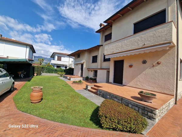 casa indipendente in vendita a Pietrasanta in zona Marina di Pietrasanta