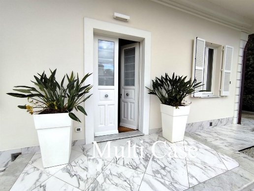 casa indipendente in vendita a Pietrasanta in zona Marina di Pietrasanta