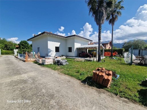 casa indipendente in vendita a Pietrasanta in zona Fiumetto