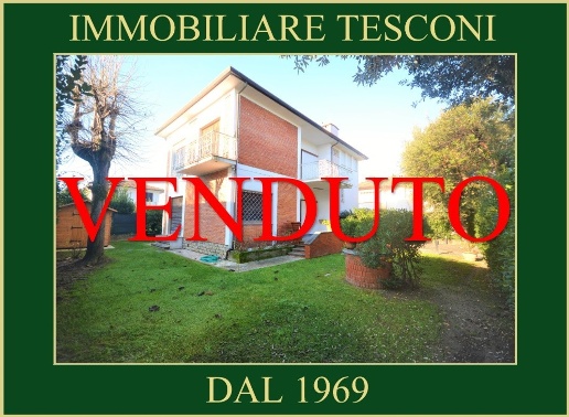 casa indipendente in vendita a Pietrasanta in zona Fiumetto