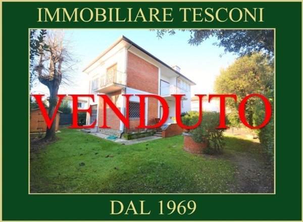 casa indipendente in vendita a Pietrasanta in zona Fiumetto