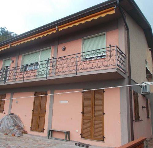 casa indipendente in vendita a Pietrasanta in zona Capriglia