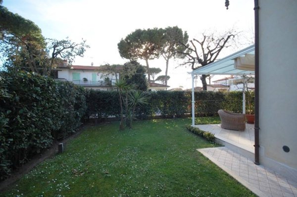 casa indipendente in vendita a Pietrasanta in zona Marina di Pietrasanta