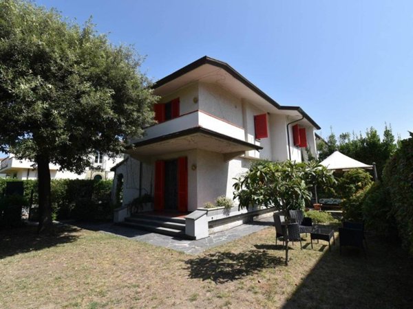 casa indipendente in vendita a Pietrasanta in zona Fiumetto