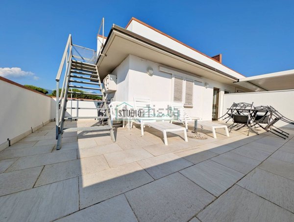 appartamento in vendita a Pietrasanta in zona Tonfano