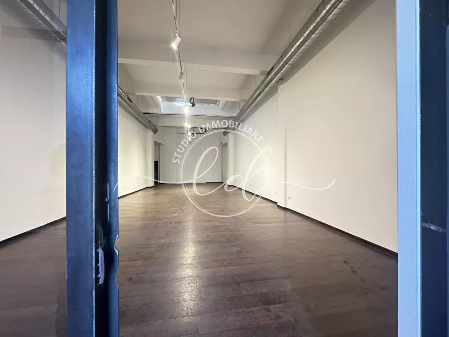 capannone in vendita a Pietrasanta