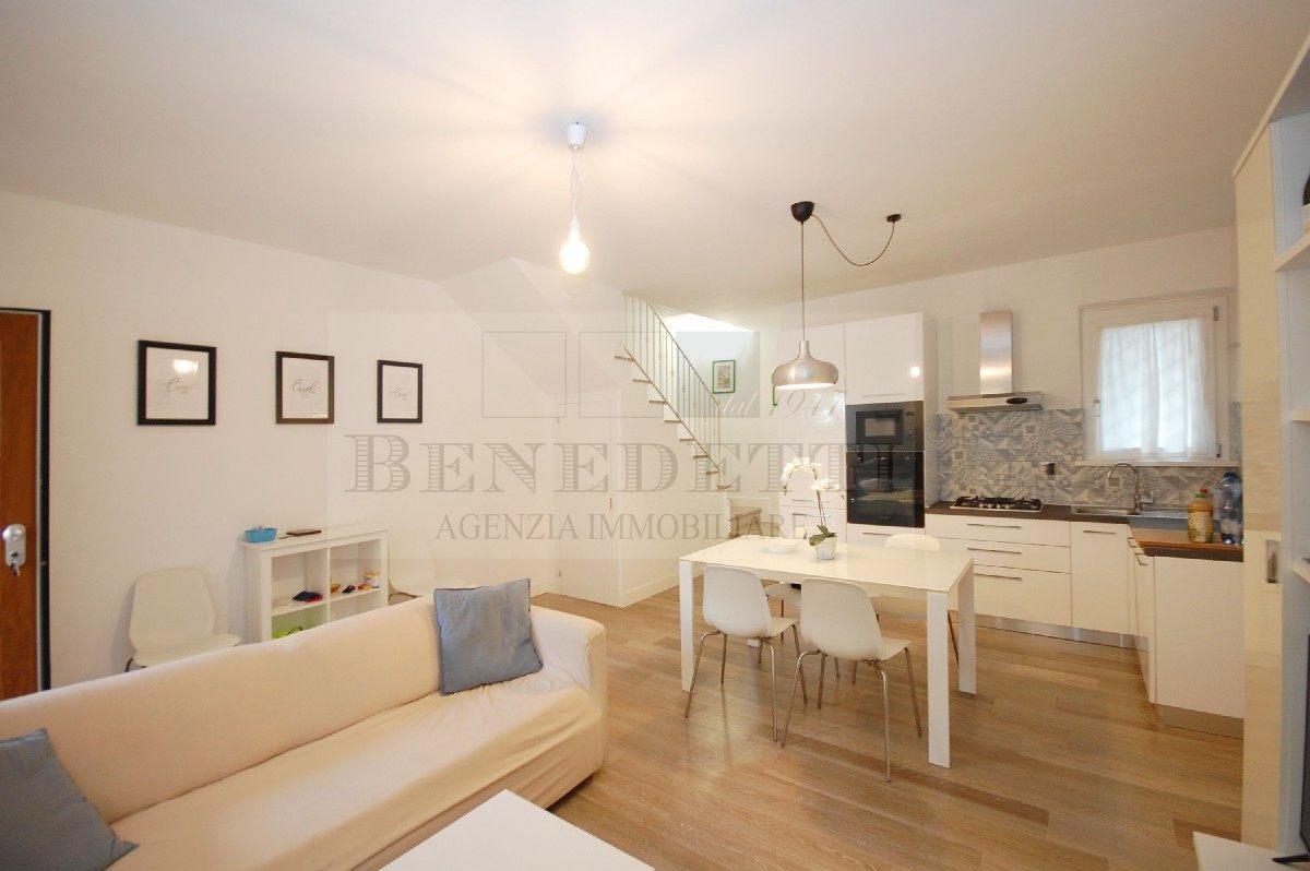 casa indipendente in vendita a Pietrasanta in zona Marina di Pietrasanta