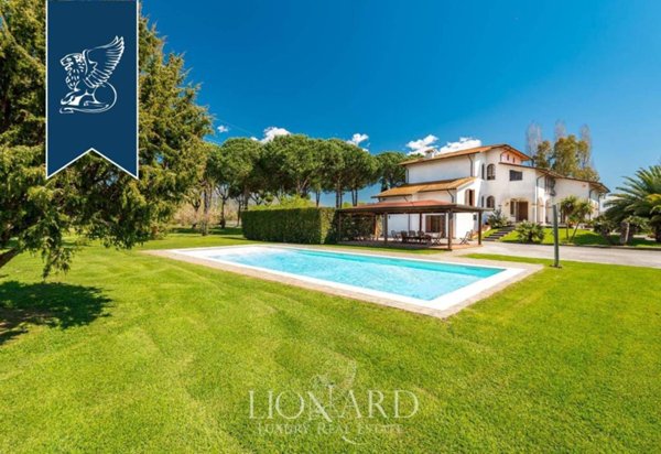 casa indipendente in vendita a Pietrasanta