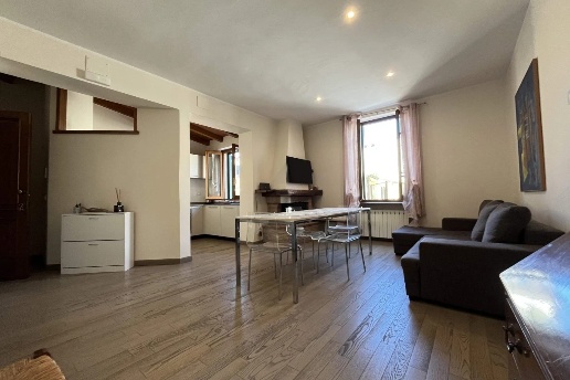 appartamento in vendita a Pietrasanta in zona Vignone