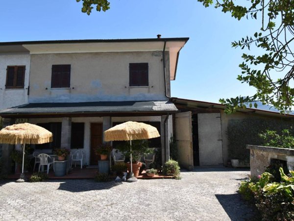 casa indipendente in vendita a Pietrasanta