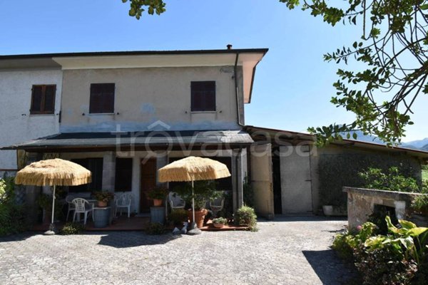 casa indipendente in vendita a Pietrasanta in zona Traversagna