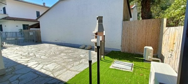 casa indipendente in vendita a Pietrasanta in zona Fiumetto