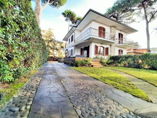 casa indipendente in vendita a Pietrasanta in zona Tonfano