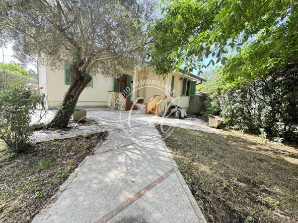 casa indipendente in vendita a Pietrasanta
