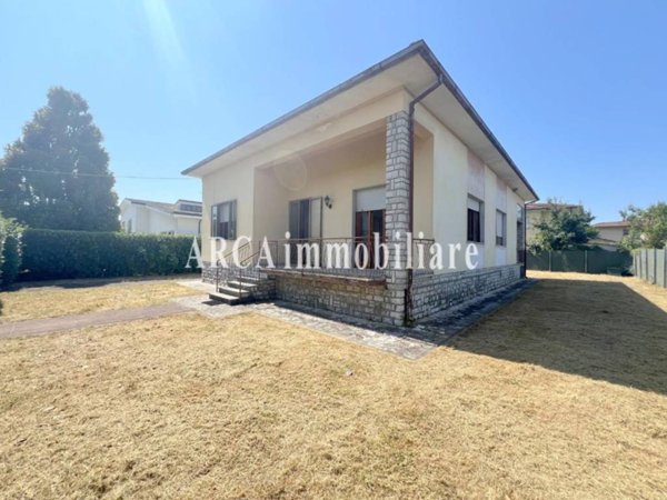casa indipendente in vendita a Pietrasanta