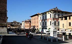 negozio in vendita a Pietrasanta