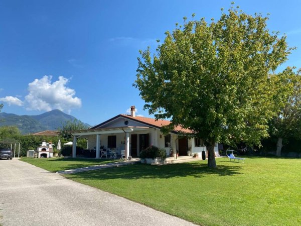 casa indipendente in vendita a Pietrasanta in zona Tonfano