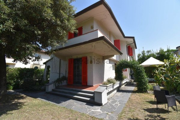 casa indipendente in vendita a Pietrasanta in zona Fiumetto