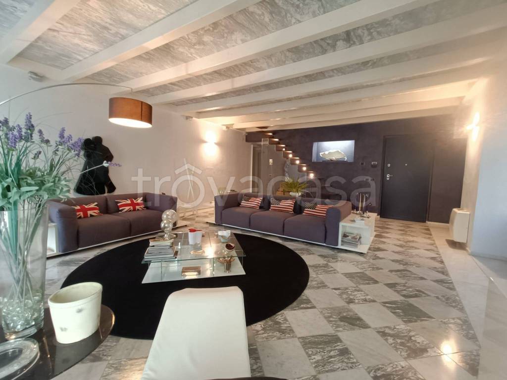 casa indipendente in vendita a Pietrasanta