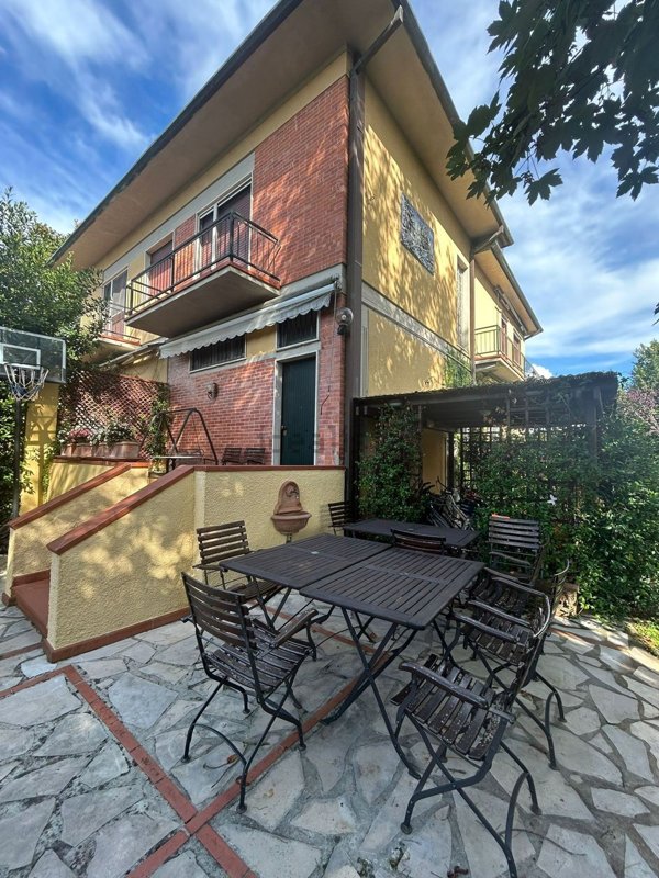 appartamento in vendita a Pietrasanta in zona Motrone