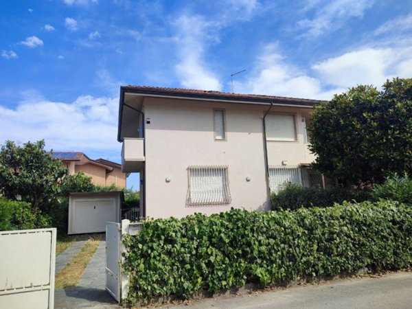 appartamento in vendita a Pietrasanta in zona Tonfano