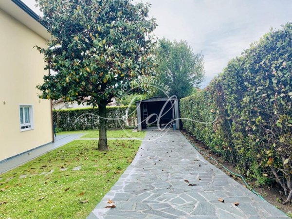 appartamento in vendita a Pietrasanta in zona Capezzano